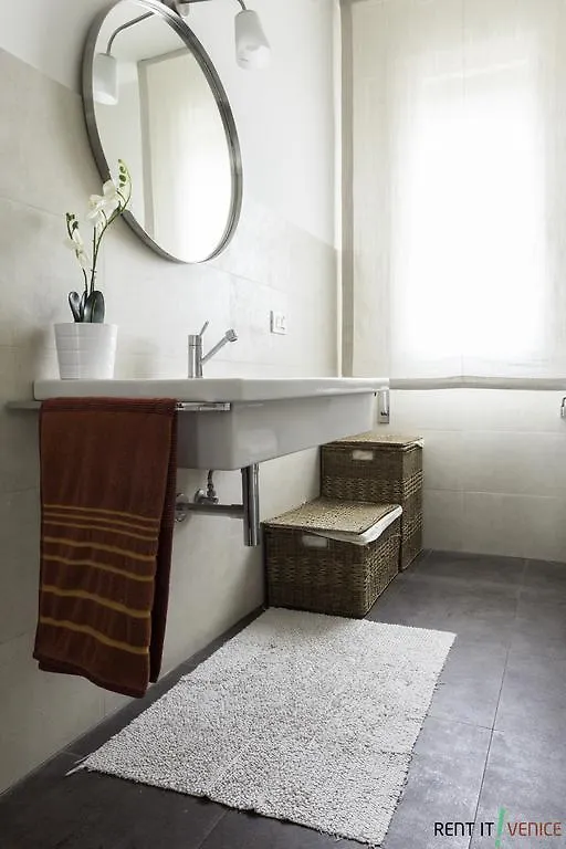 Seven Venice Apartment Mestre Italy