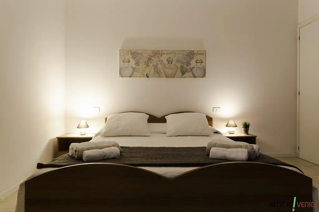 Seven Venice Apartment Mestre Italy