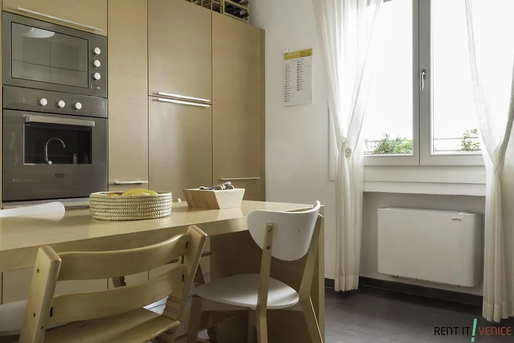 Seven Venice Apartment Mestre Italie