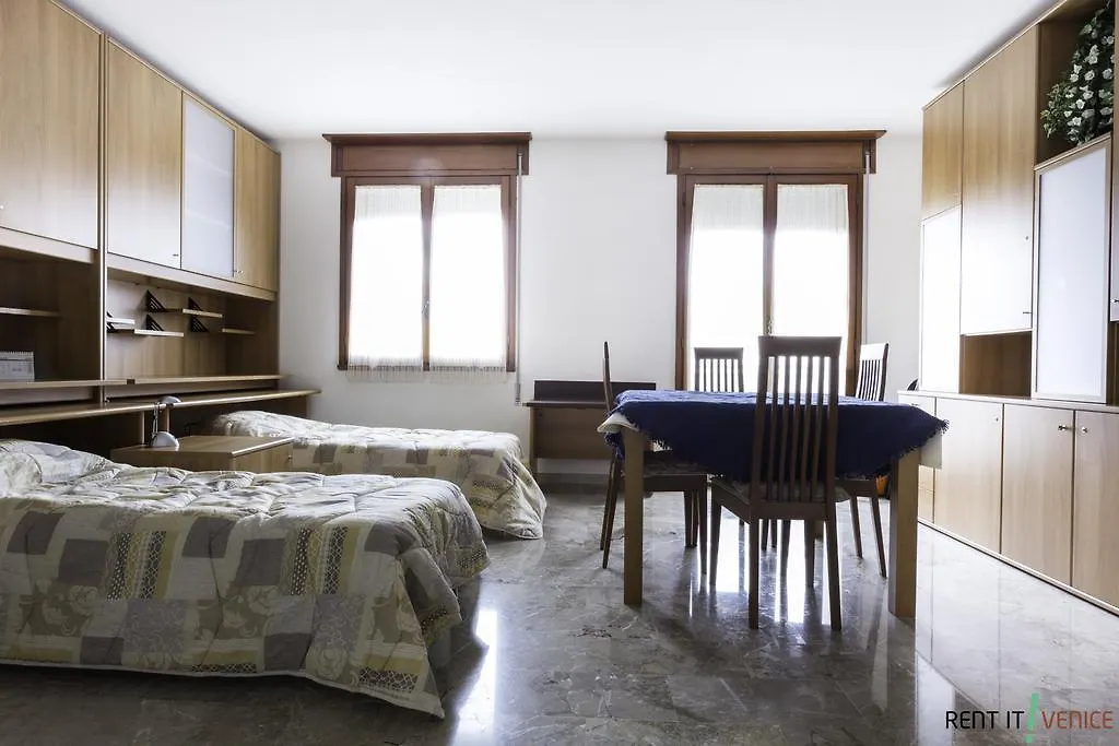 Seven Venice Apartment Mestre Italie
