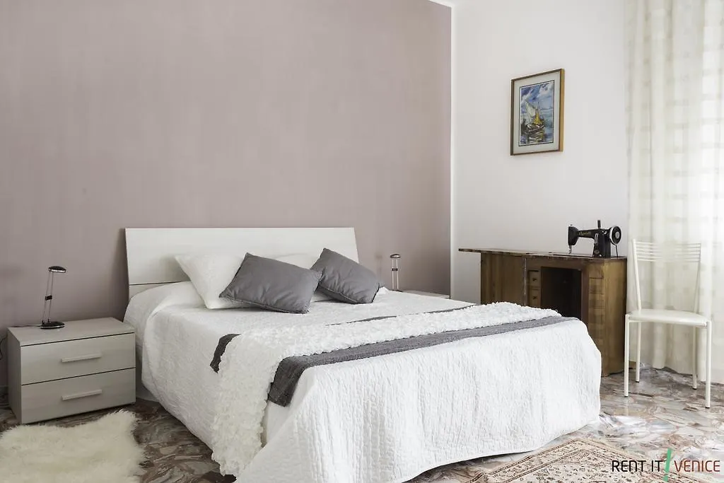 Seven Venice Apartment Mestre Italie
